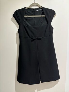 Zara Black Cap-Sleeve Mini Dress with Front Bow